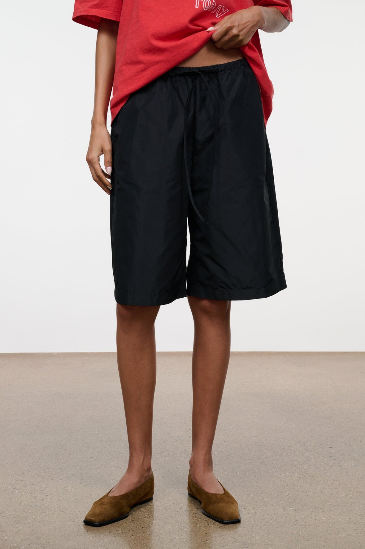 MATEO BERMUDA SHORT | BLACK
